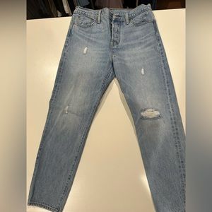 Women’s LEVI Denim Skinny Jeans!